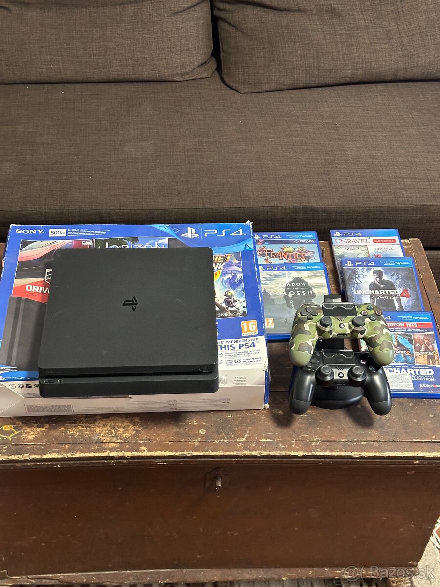 Sony PlayStation 4 Slim 500GB Jet Black