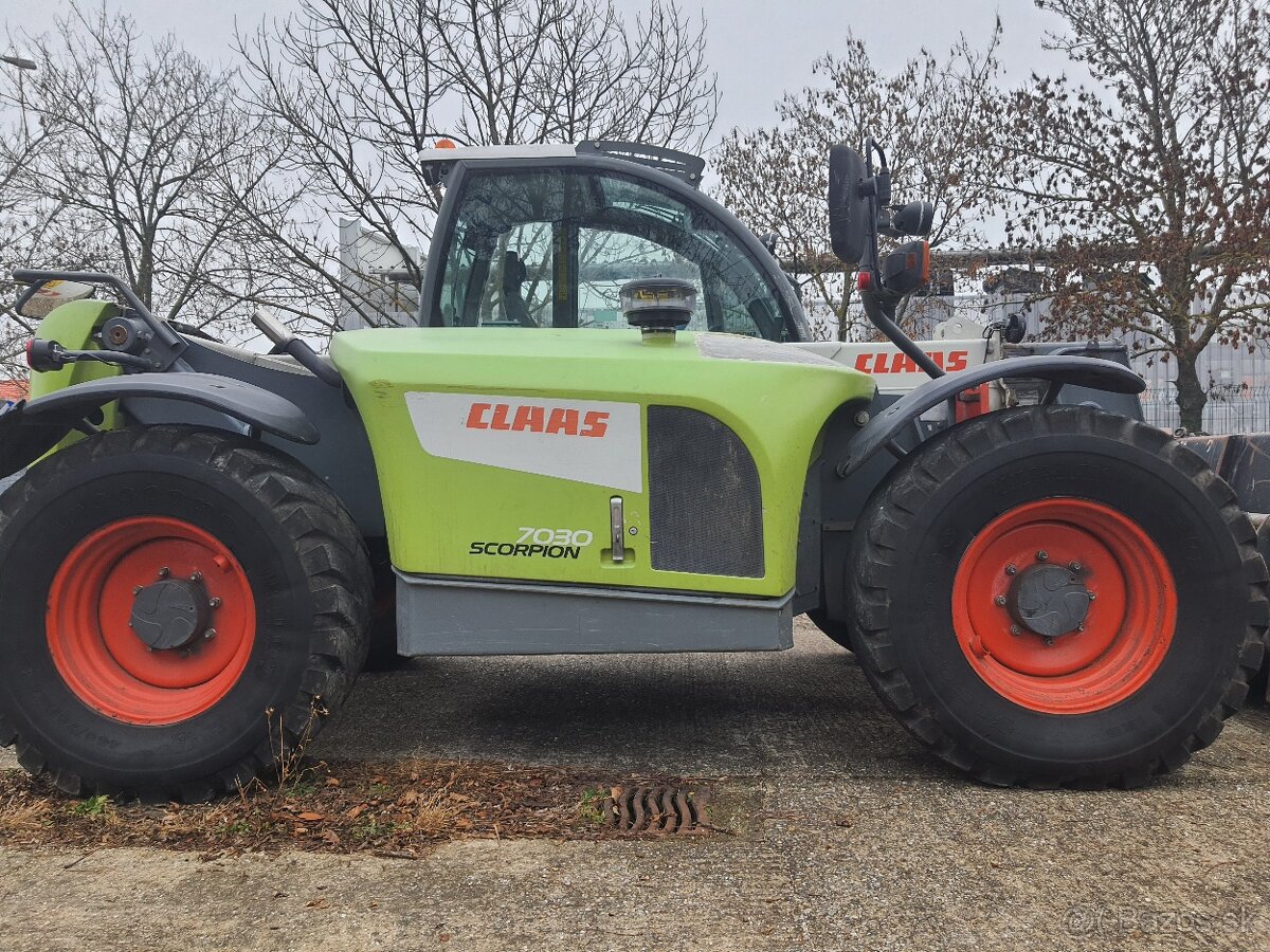 Teleskopický manipulator CLAAS LEXION 70300