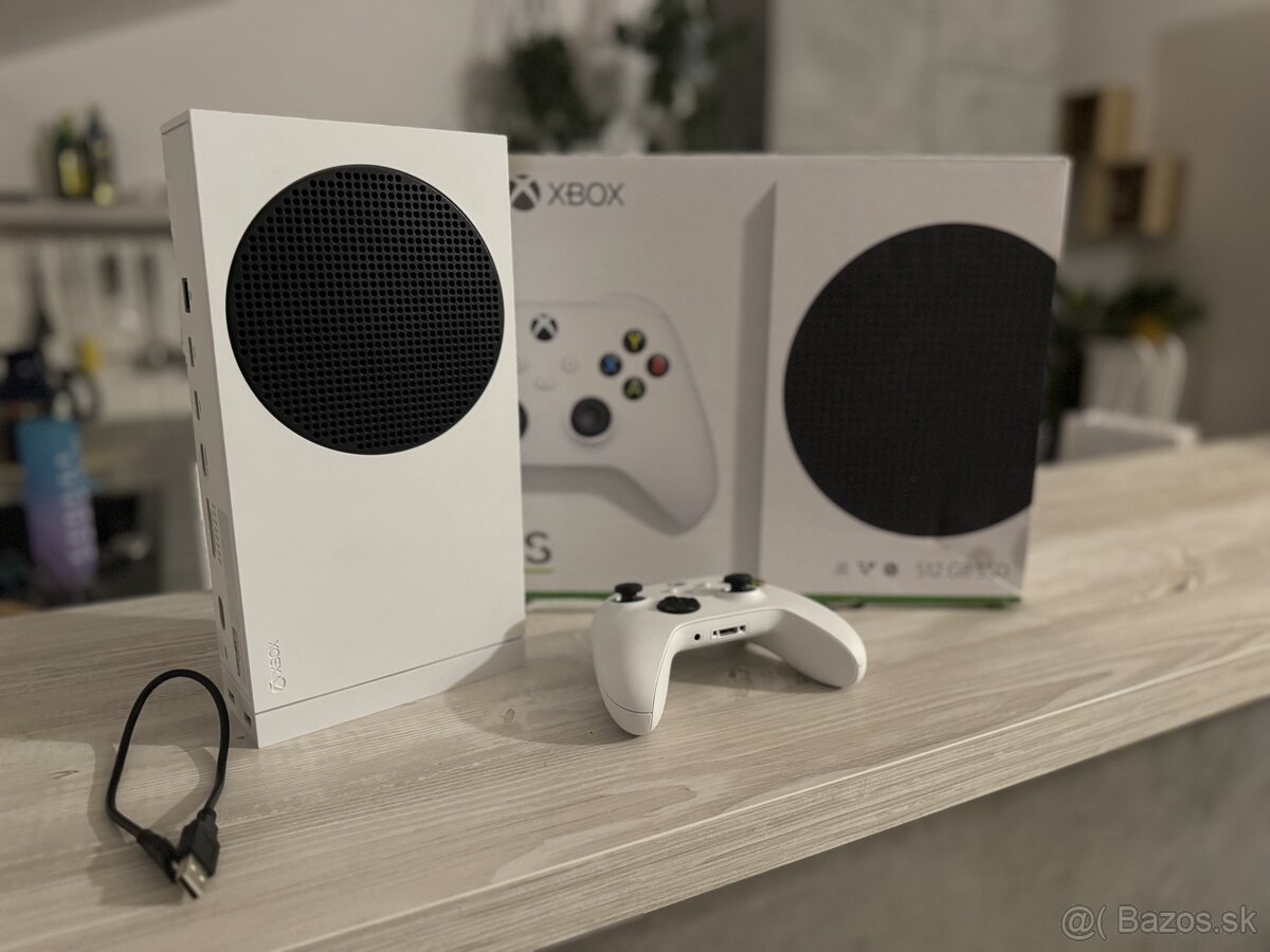 Xbox series S + ventilátor - stojan