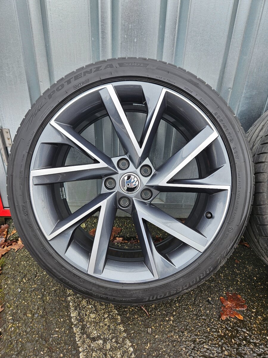 Letní alu kola Vega 19" Škoda Superb 235/40 R19