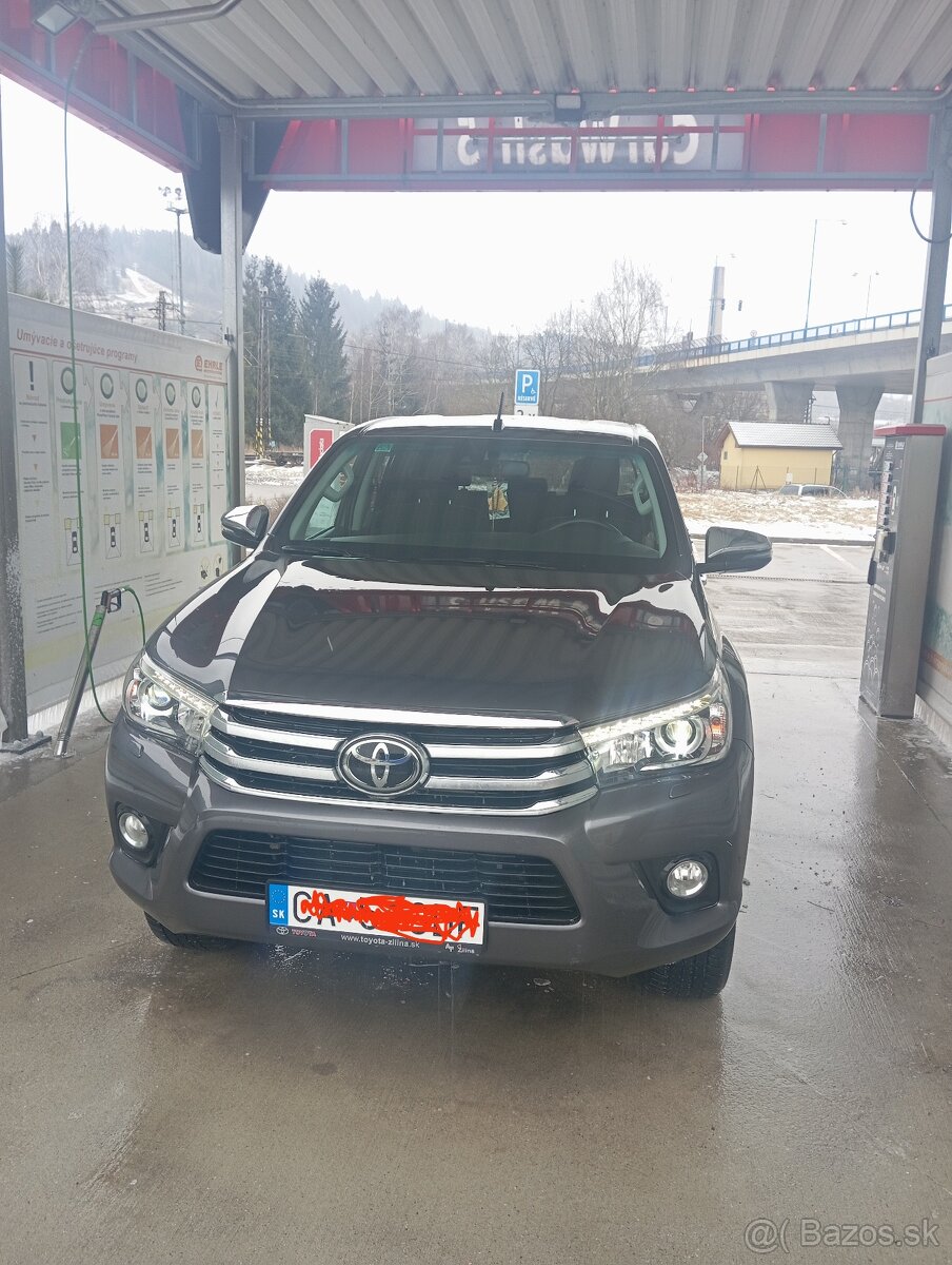 Toyota Hilux 2.4