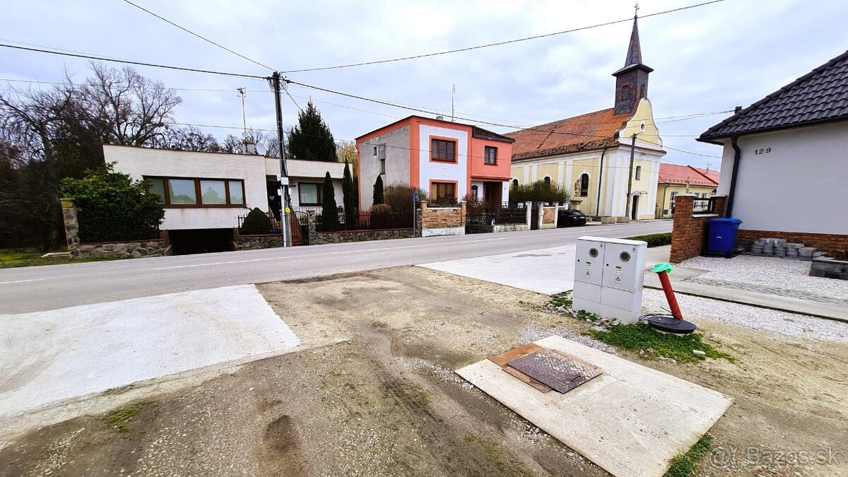 Stavebný pozemok v centre obce Topoľnica