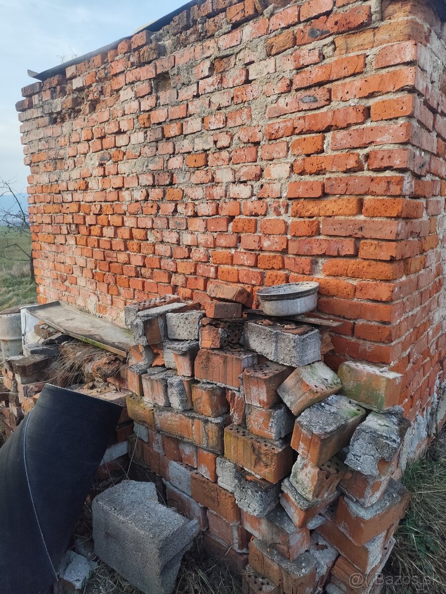 Darujem za odvoz  staré tehly