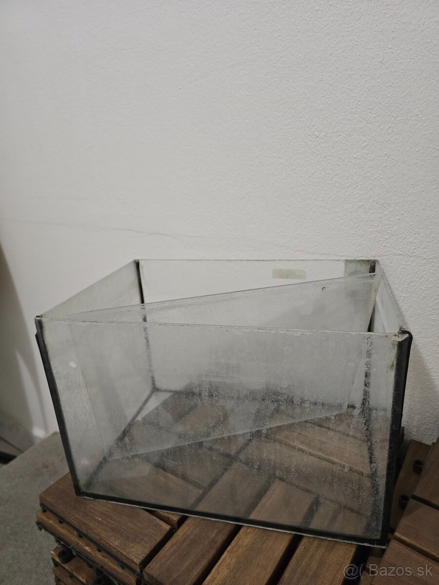 Darujem akvarium 30x20