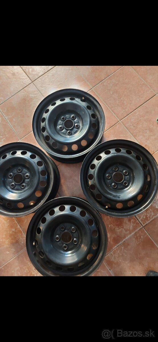 toyota 15 palcov plechové disky r v 2011 5,5Jx15 5x100 ET45