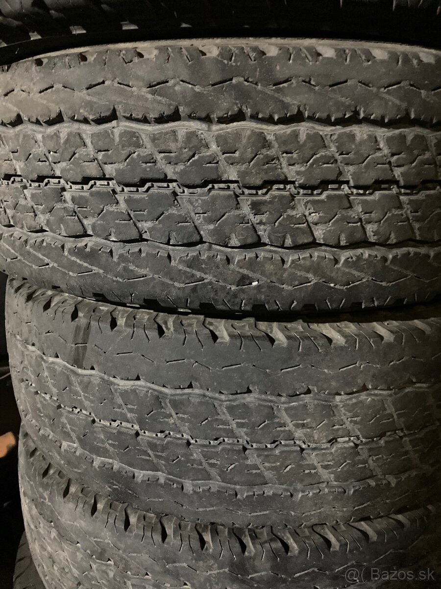 215/70R15 letne