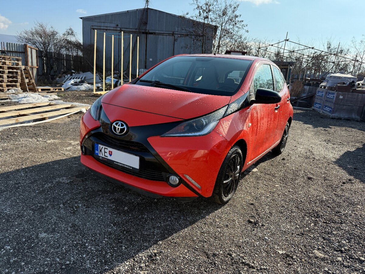 Toyota Aygo 1.0 VVT-i x-clusiv x-shift