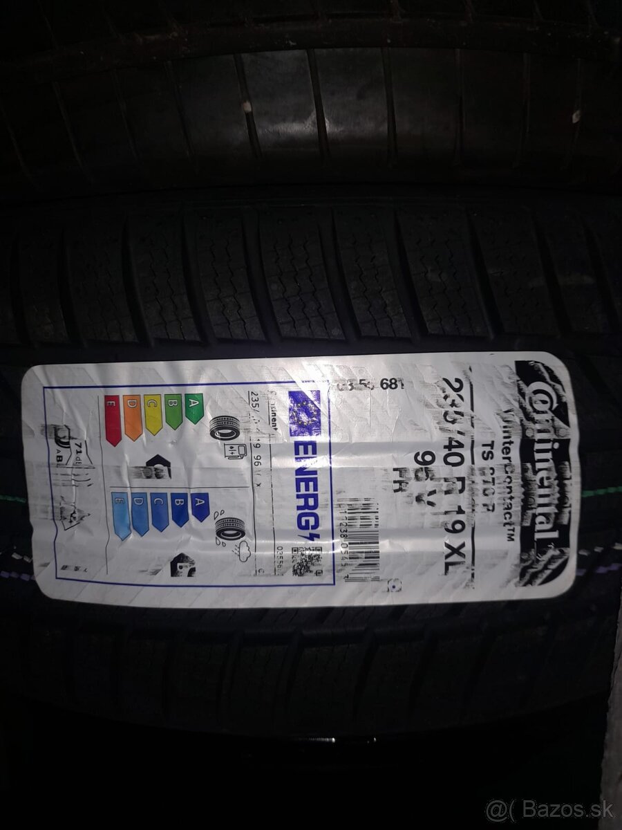 Predám Continental TS 870 P 235/40 R19 96 v Zimné