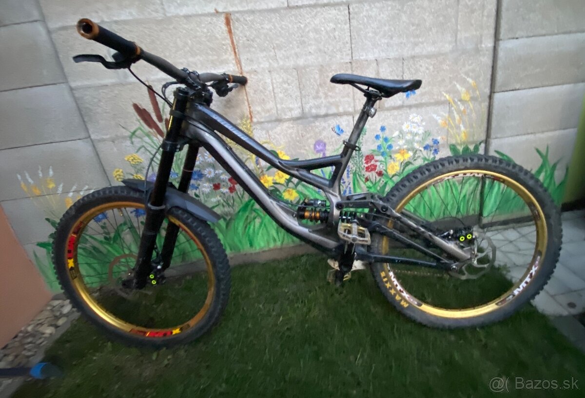 Predám bicykel DOWNHILL 2015 Specialized demo 8ll