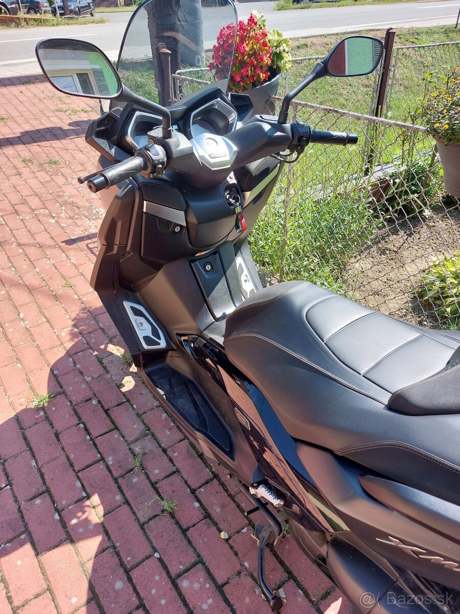 Yamaha xmax 125