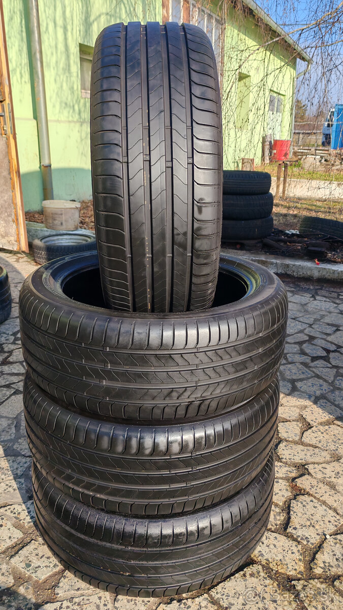 Letné pneu 235/45 R19 --- PIRELLI