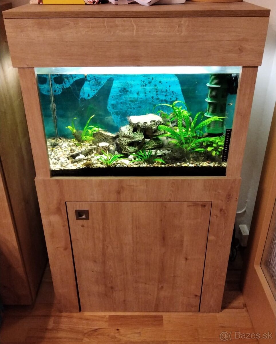 Zabudované Aquarium (100l) v skrinke (s príslušenstvom)