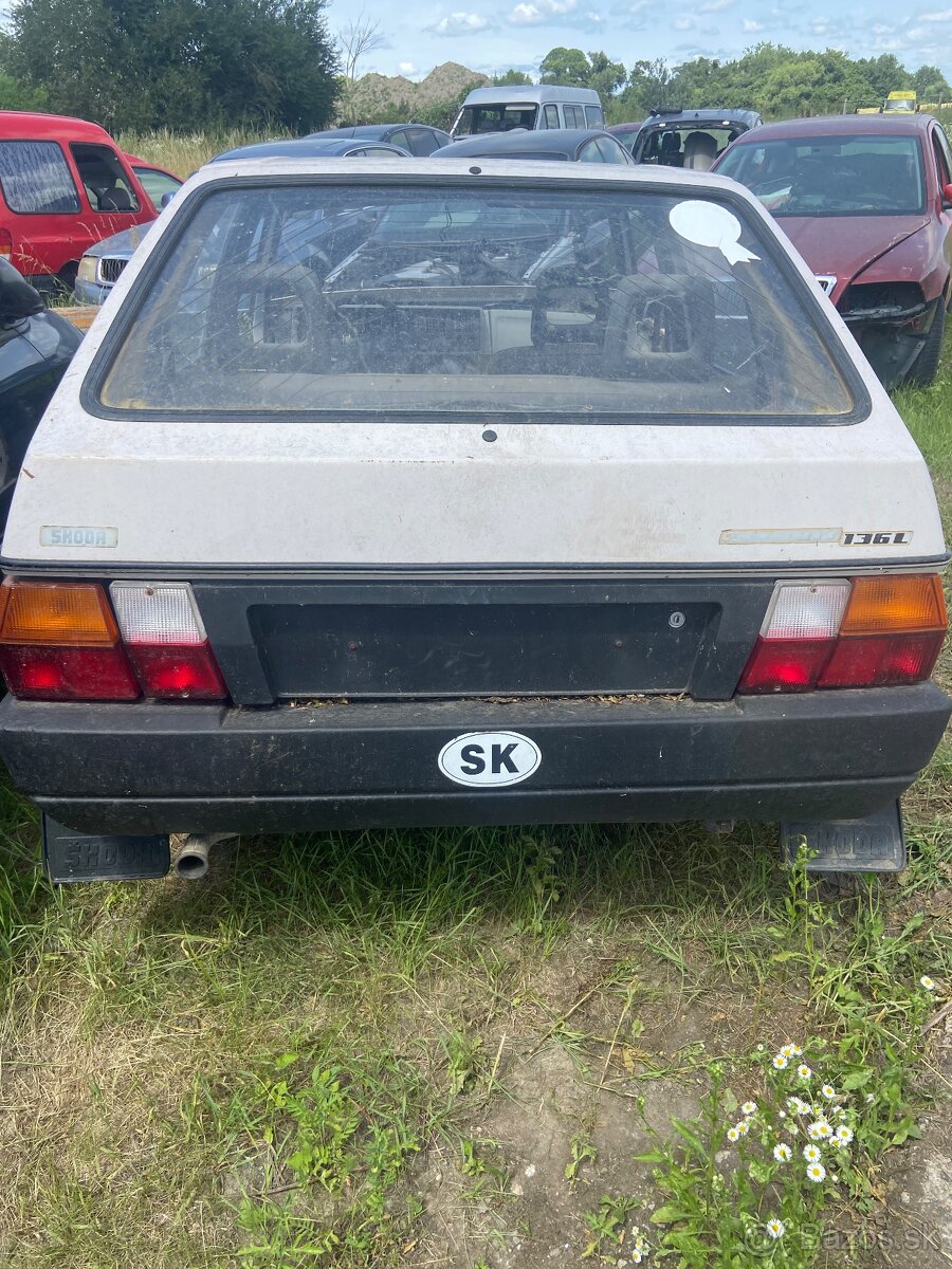 Rozpredam diely škoda 136l