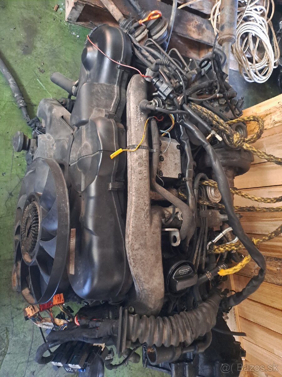 Motor 2.5 V6 110kw AKN