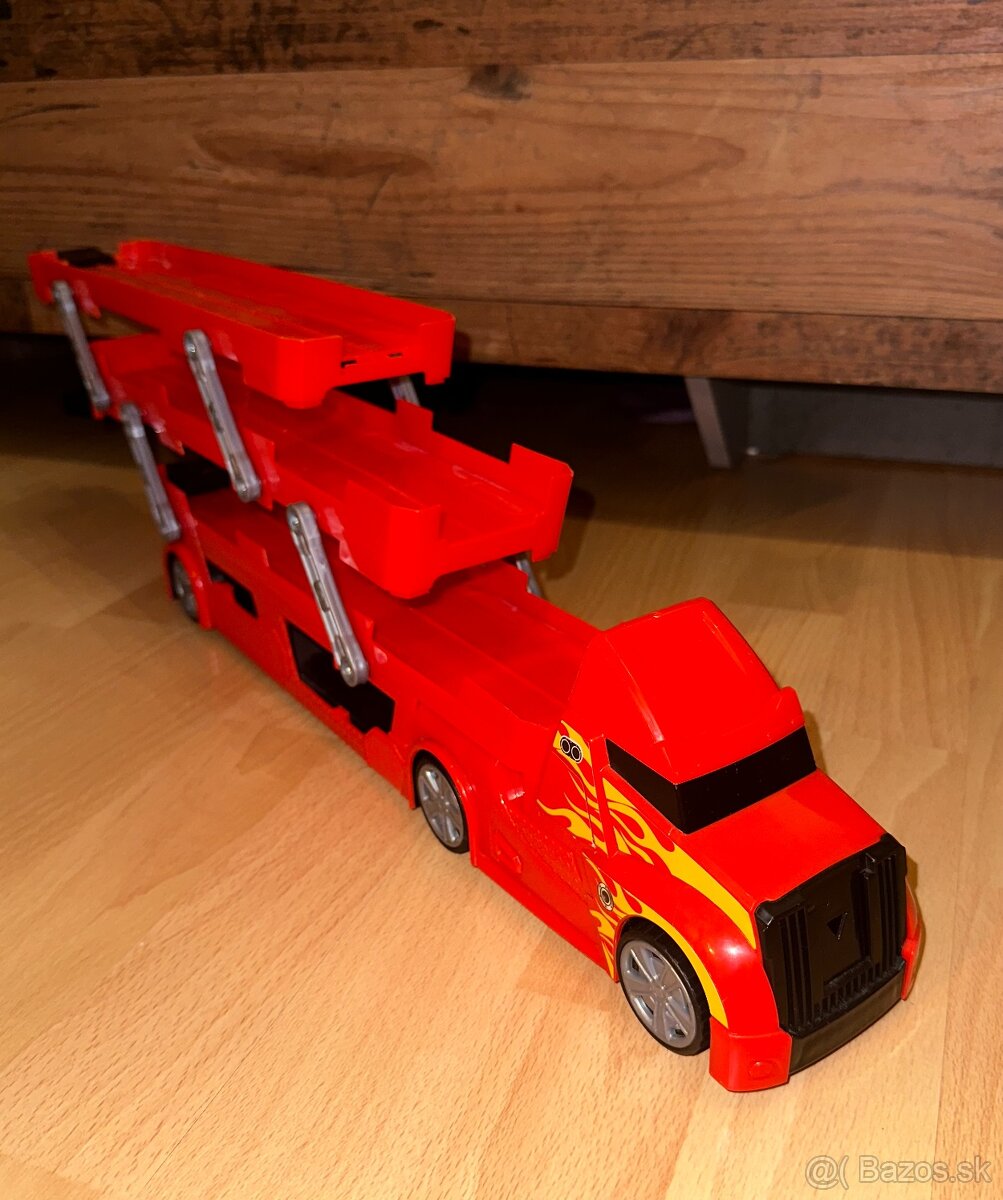 Mega Hauler - kamión aj pre Hot Wheels autíčka