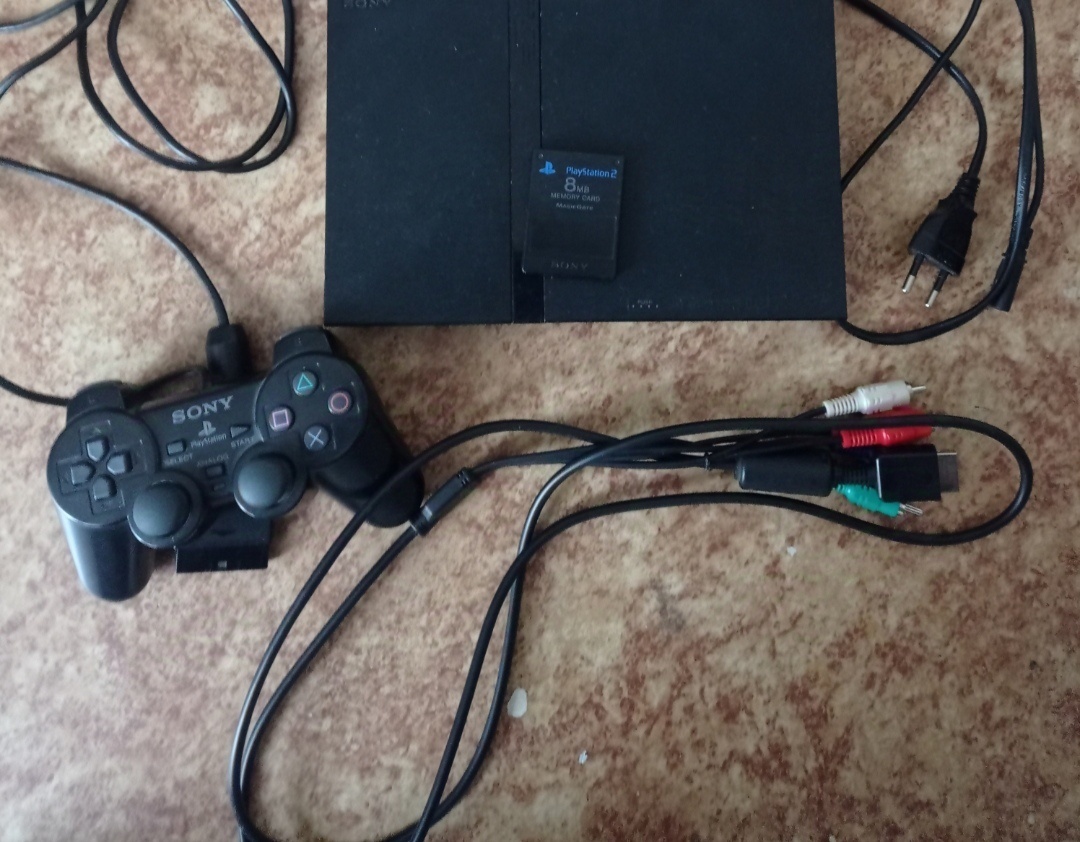 Predám - PlayStation 2 Slim + Hry