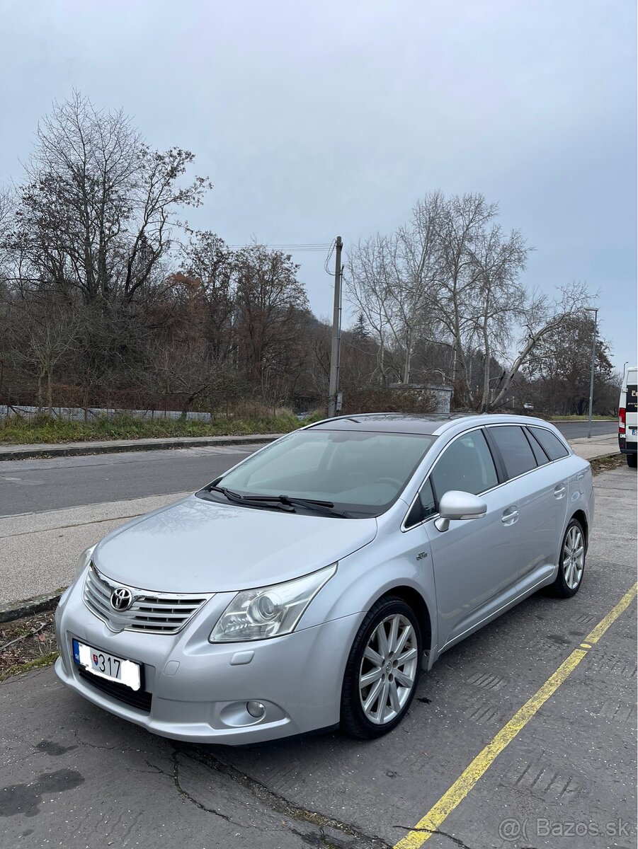 Toyota avensis 2010 A/T