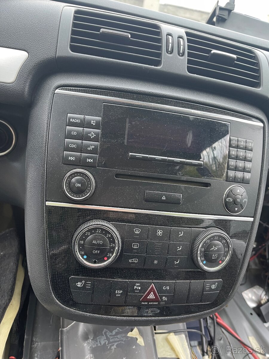 Mercedes r class w251 radio