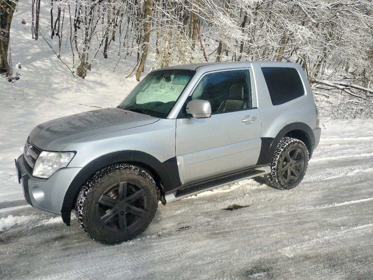 Mitsubishi Pajero 3.2 DiD 147KW AT/5  4x4 Uzávierka