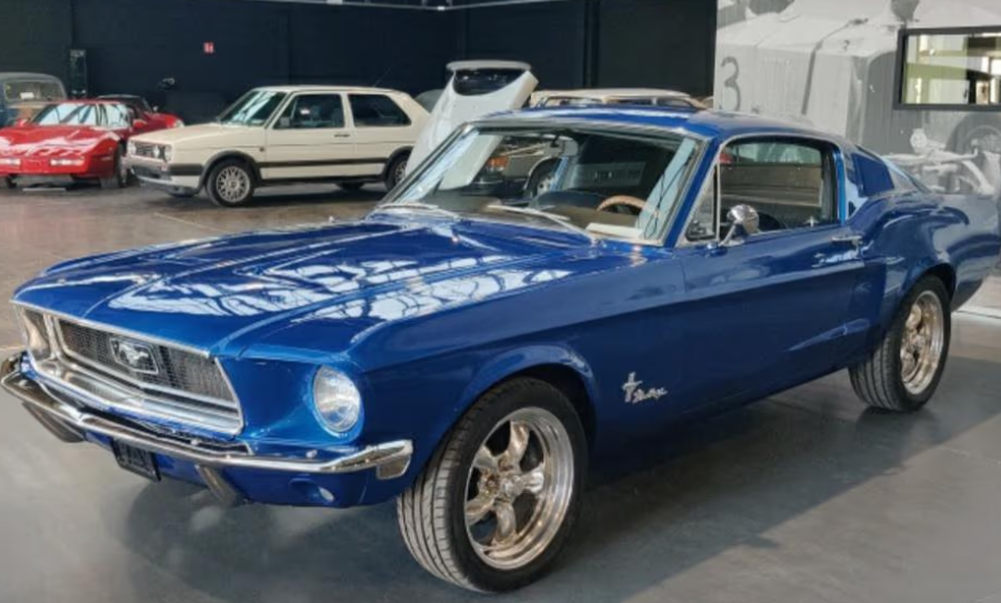 Ford Mustang Fastback V8