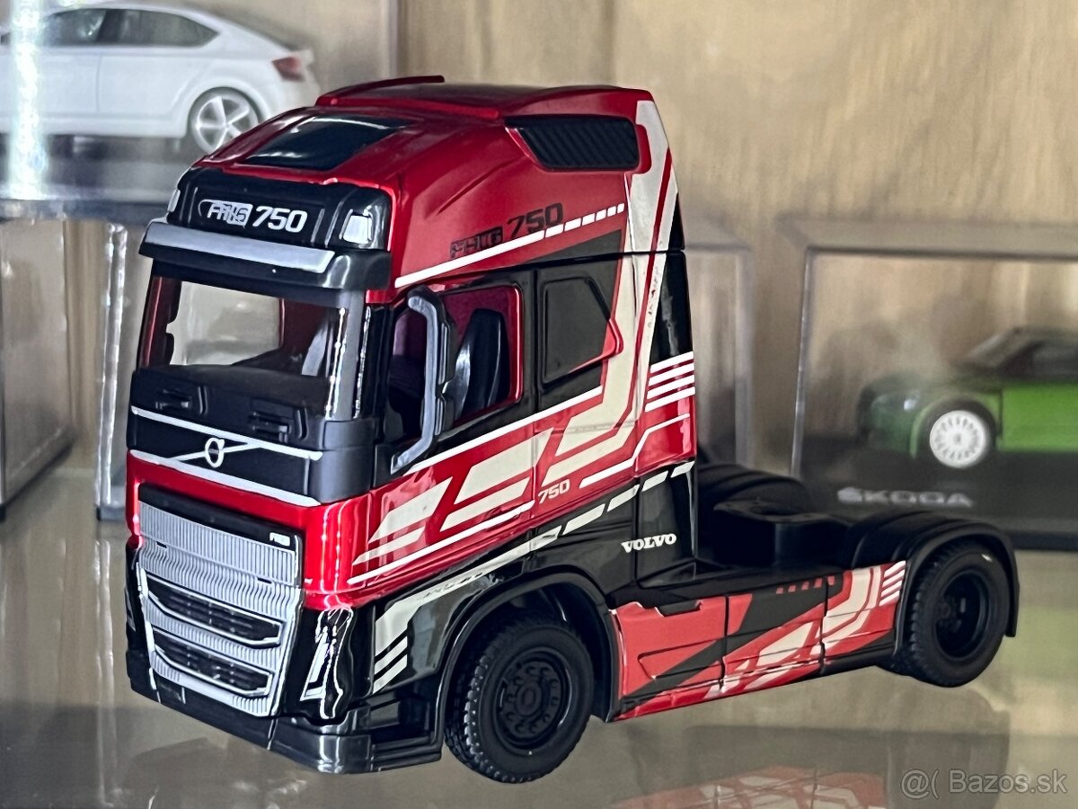 Bburago 1:43 Volvo FH16 Globetrotter 750 - red