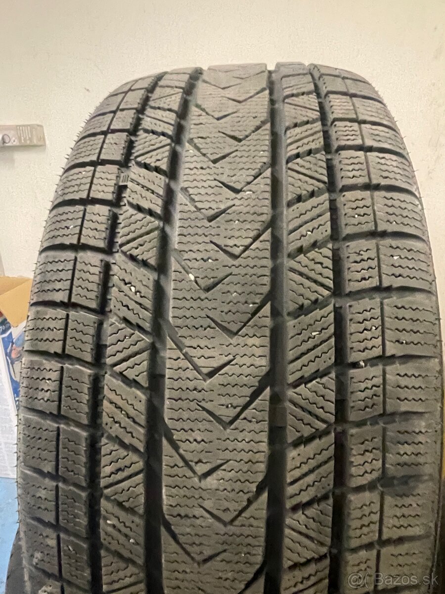 225/45 R19 104V ZIMNÉ