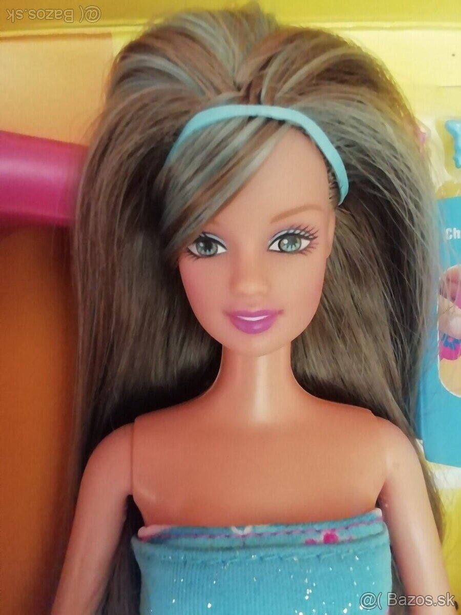 Barbie Salon surprise