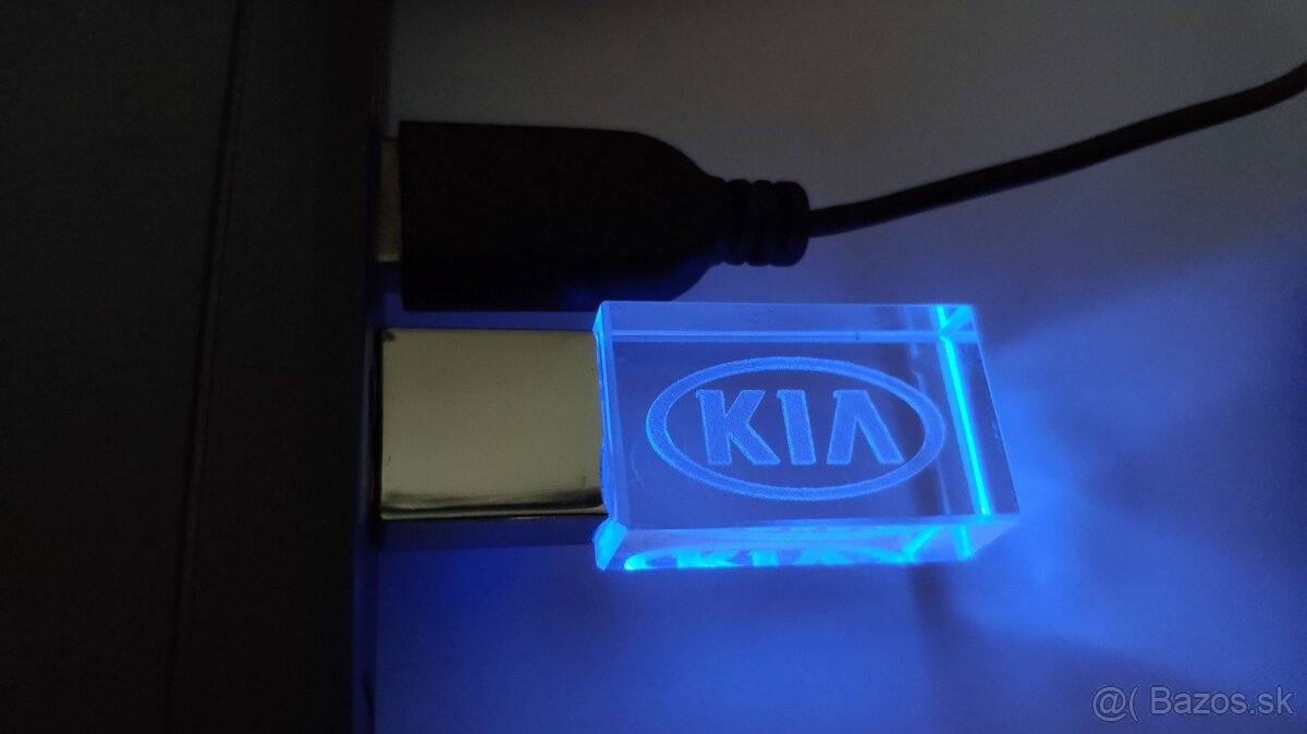 KIA a ine znacky Nový 32GB USB kľúč s podsvietením