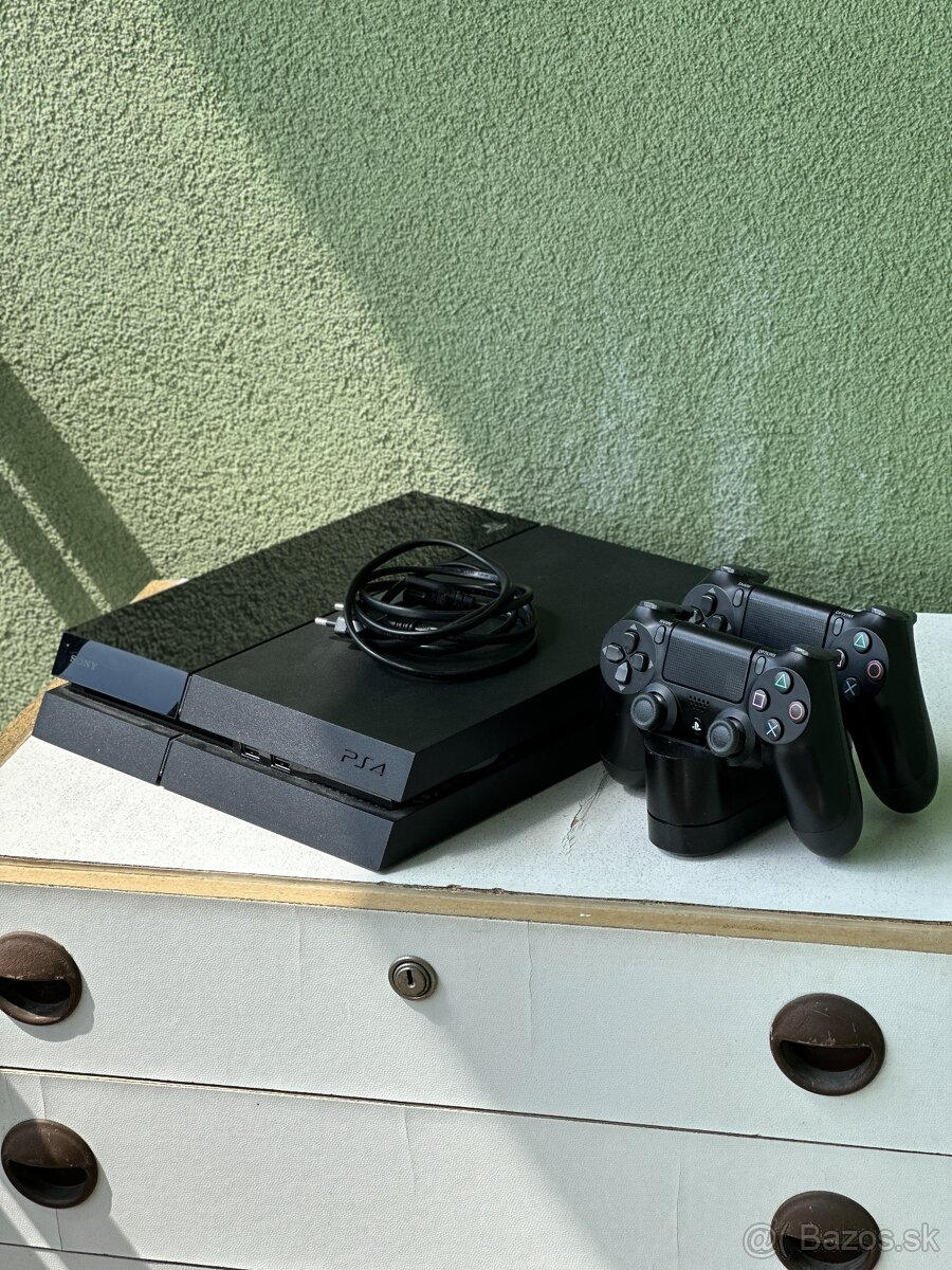 ❗️Skvelý darček - PLAYSTATION 4 ⬇️