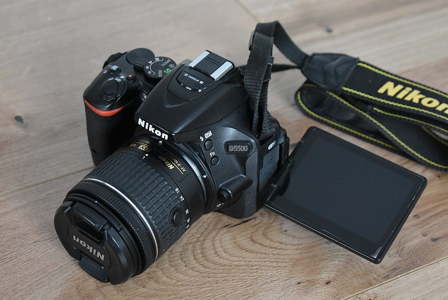 Nikon D5500 - wifi - dotyk. display - nafotene len 13 tisic