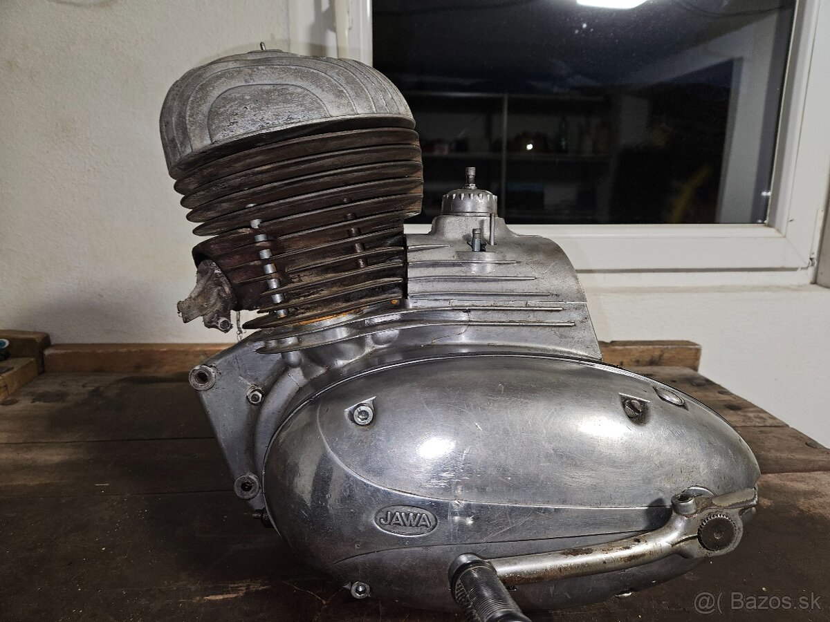 Motor jawa 250 559 panelka