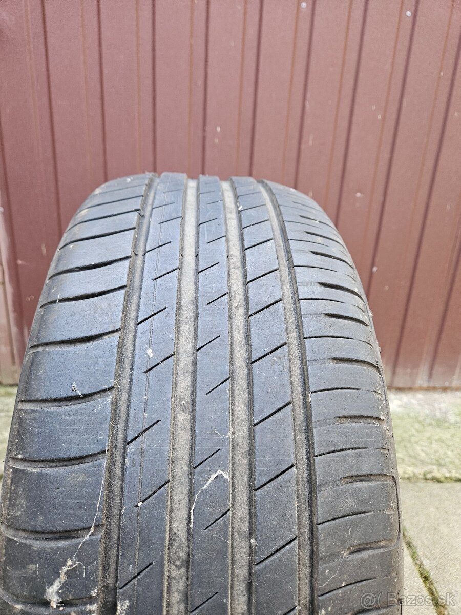 215/50 R17