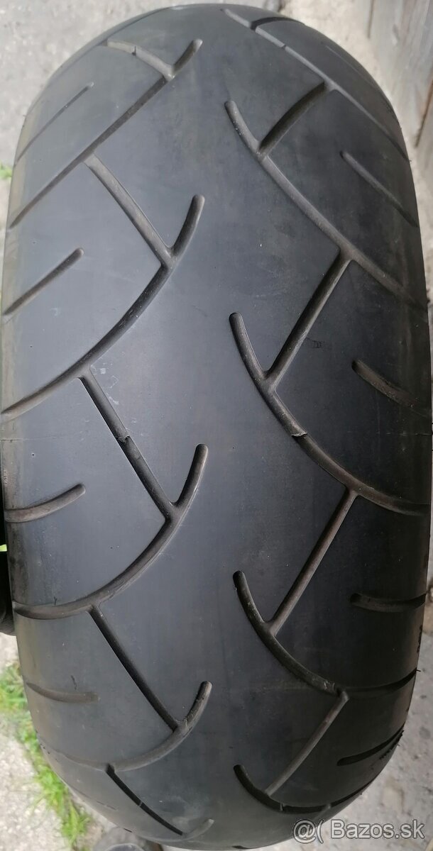 240/40 R18 motopneu