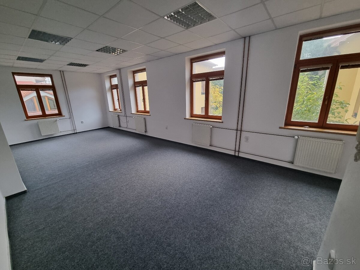 Nádherná kancelária 36m² - Hradbová ul. 11 v centre KE