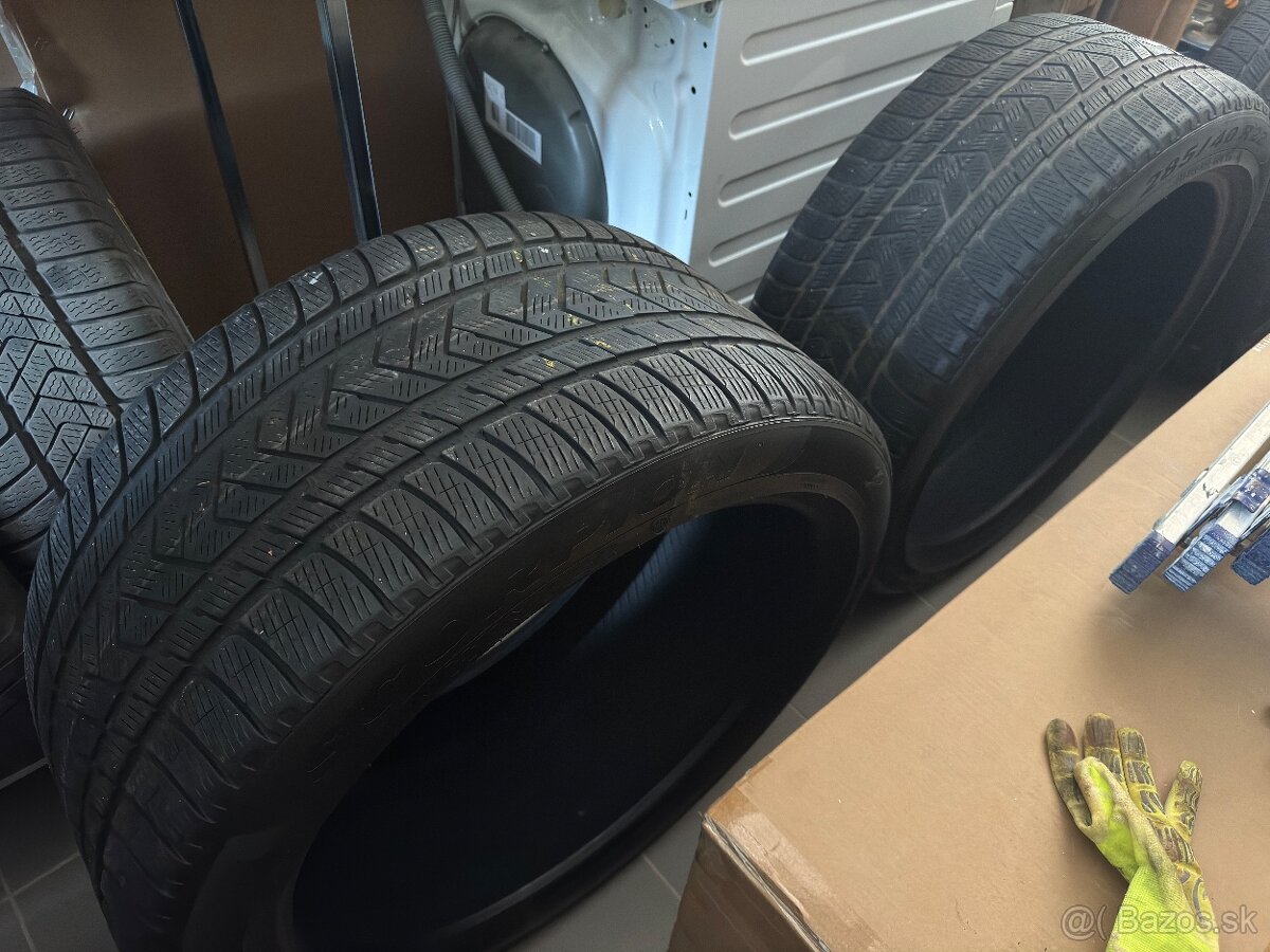 Zimné pneumatiky PIRELLI 285/40 R22 (2ks) a 325/35 R22 (2ks)