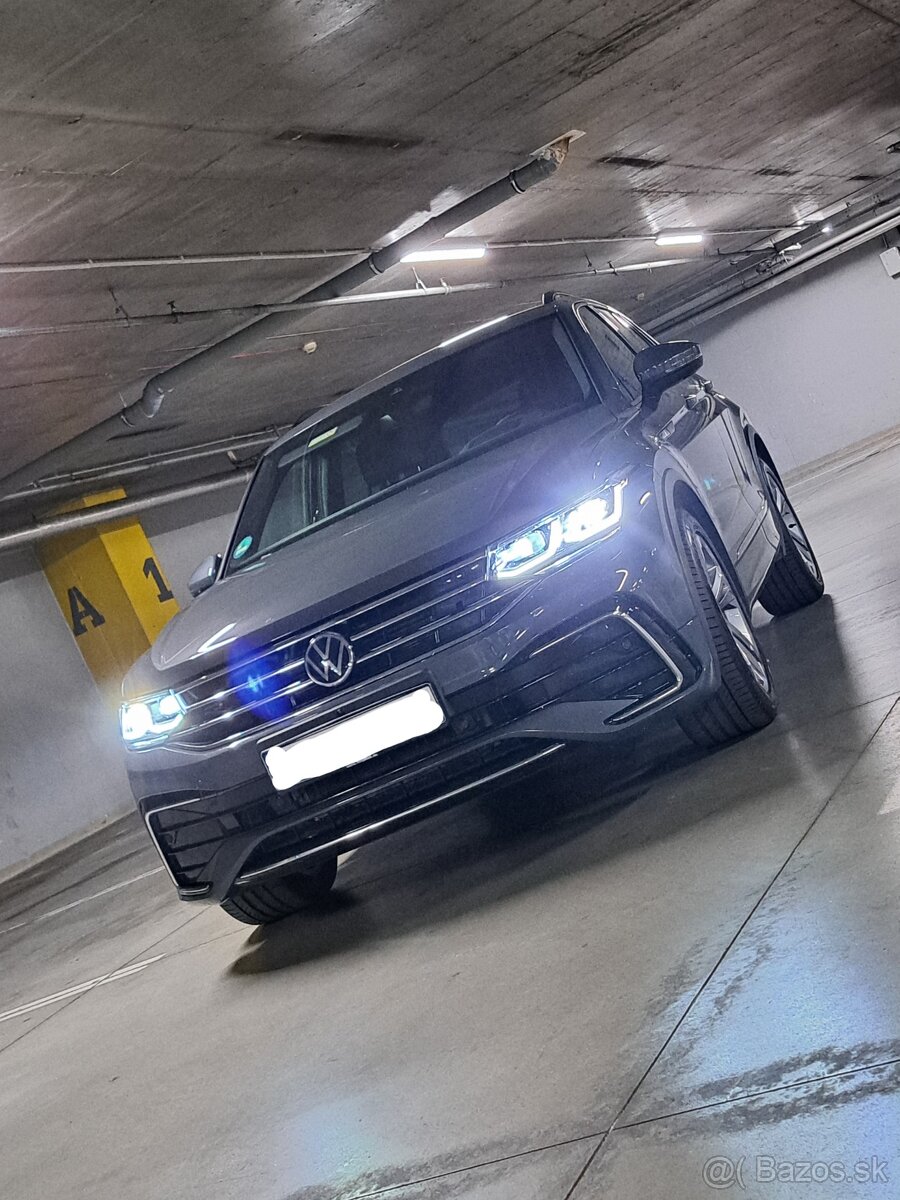 VW TIGUAN 2.0 TDI, R-Line, DSG ,4x4, virtual, Webasto, ťažné