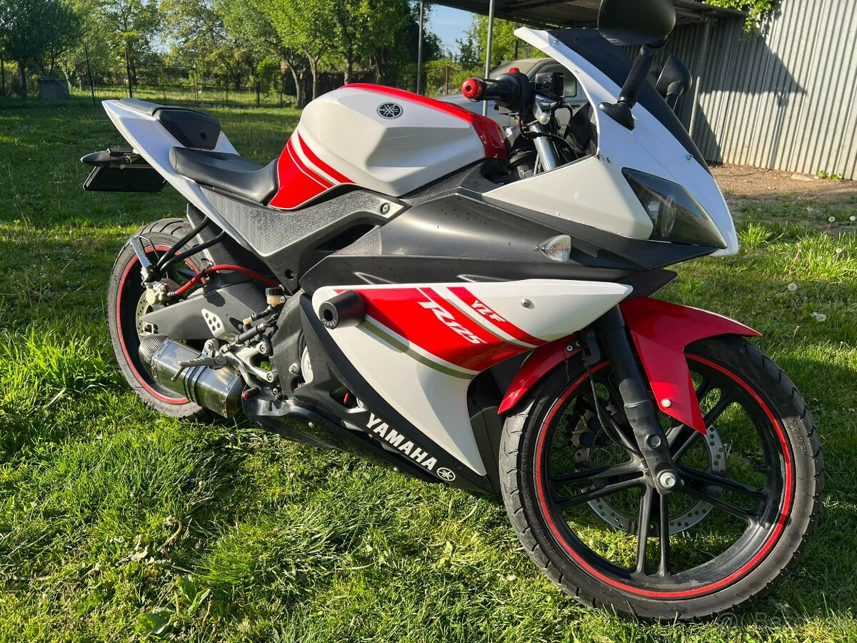 Yamaha YZF R125.