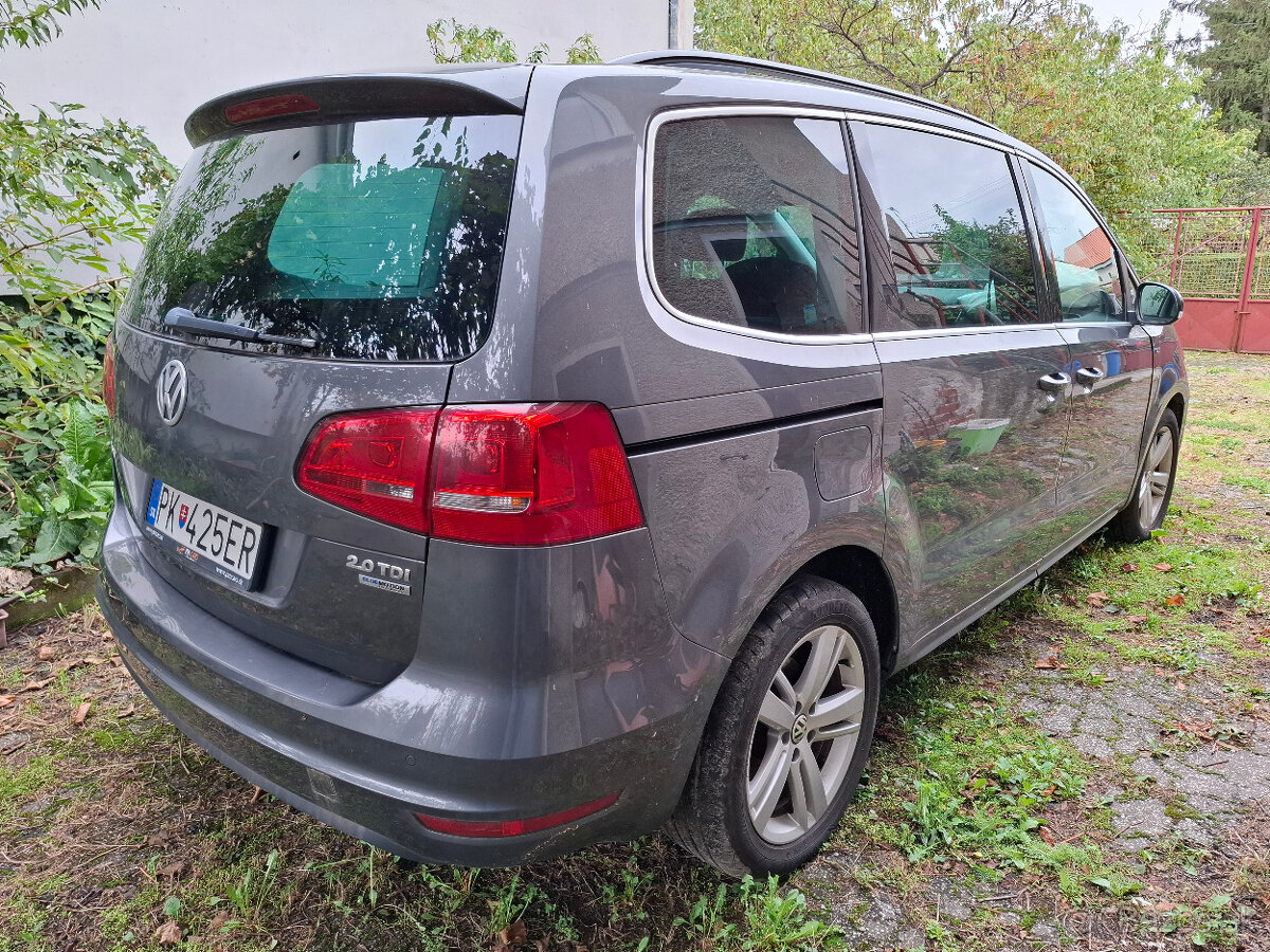 VW Volkswagen Sharan 7N rok 2013 búraný 