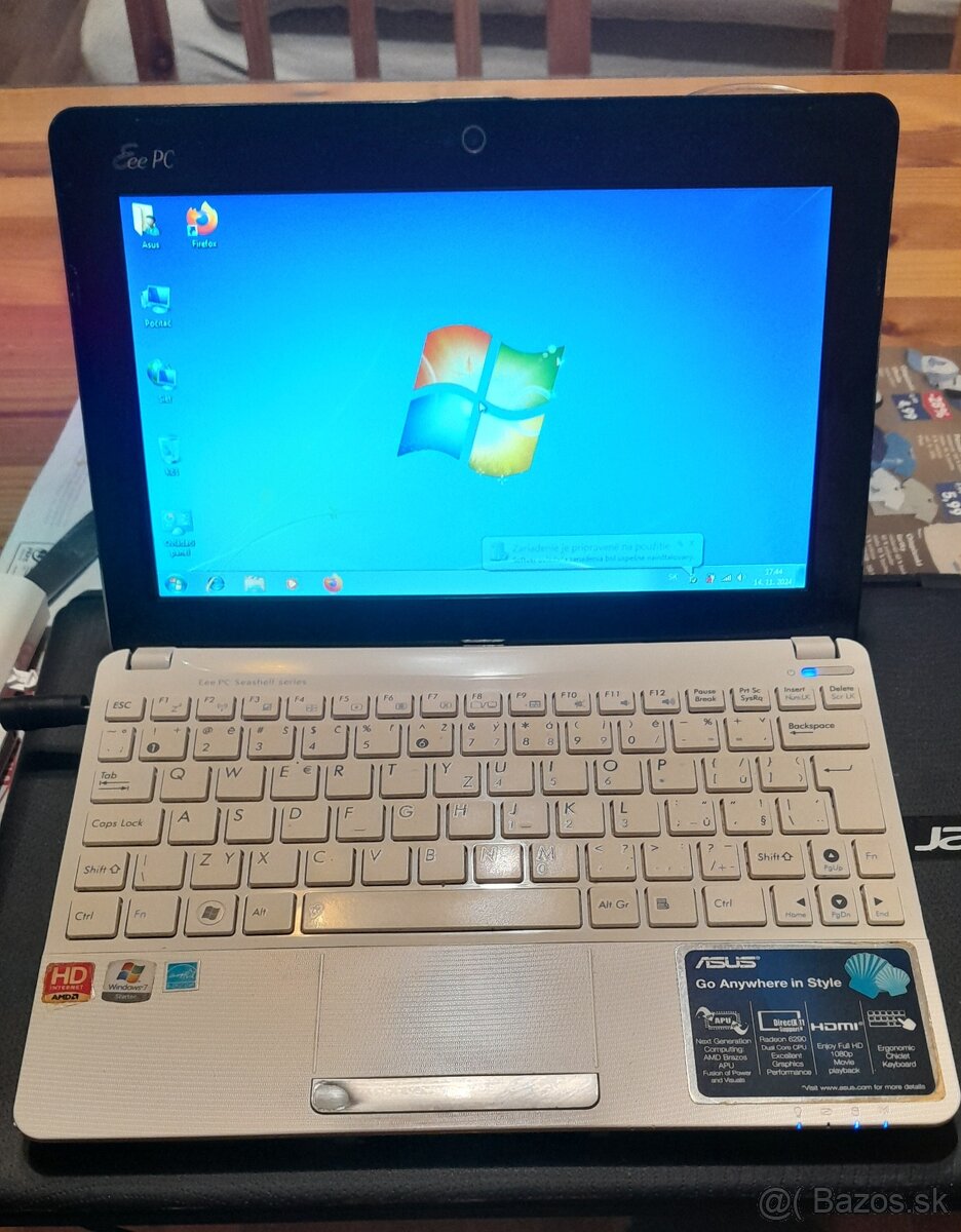 10" Asus eee1015