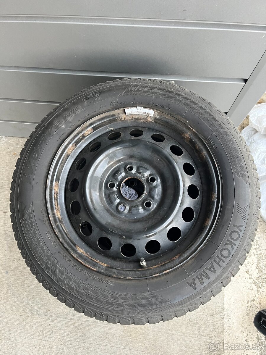 Zimné pneumatiky Yokohama 205/60 R16 + plechové disky KIA