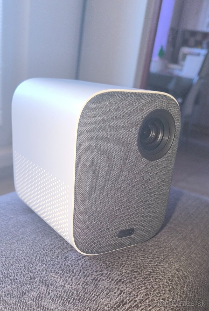 Predám Mi Smart Compact Projector