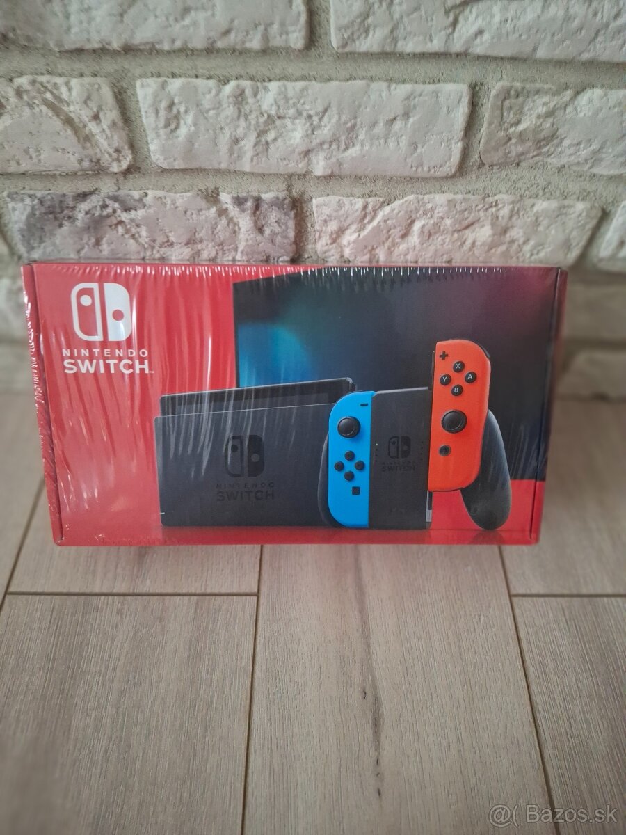 Nintendo Switch – Neon Red & Blue Joy-