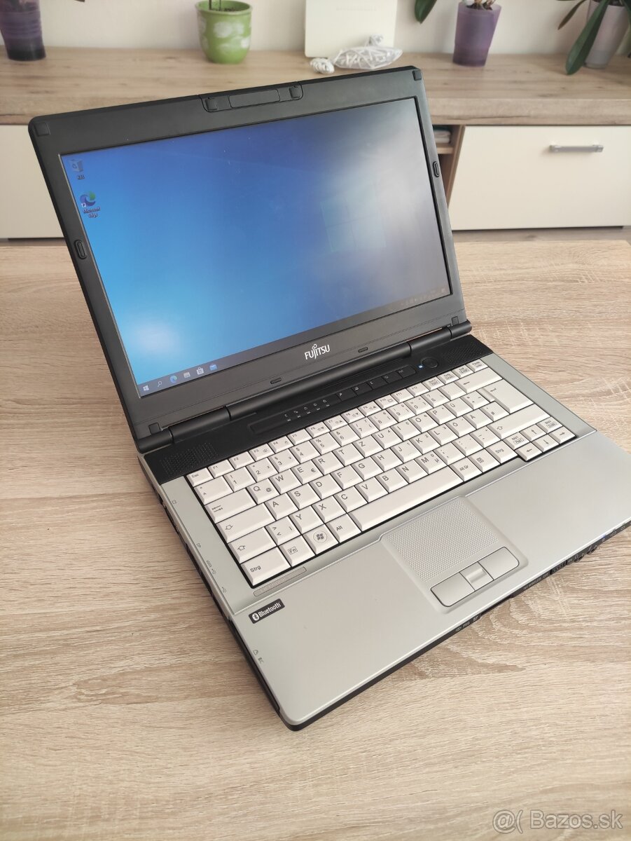 Fujitsu s751 i3 4x2.2Ghz,8GBRAM,500GBHDD,wifi,BT