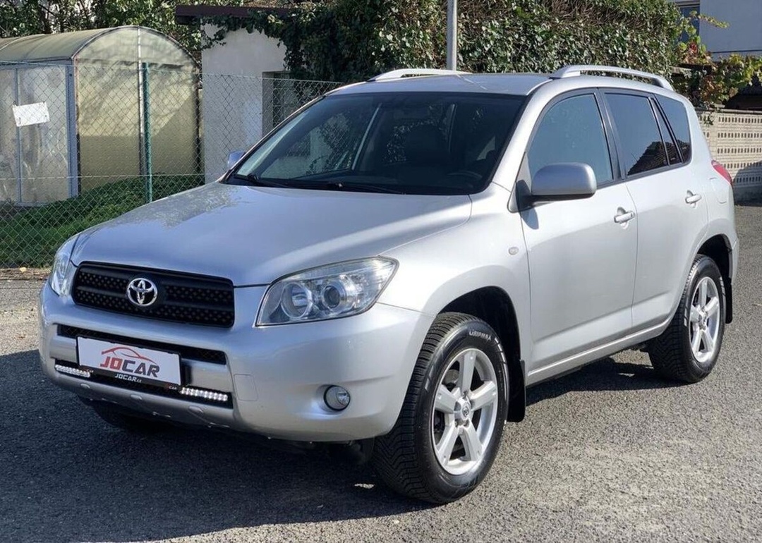 Toyota Rav4 2.2 D-4D SOL KŮŽE KAMERA NAVI nafta manuál