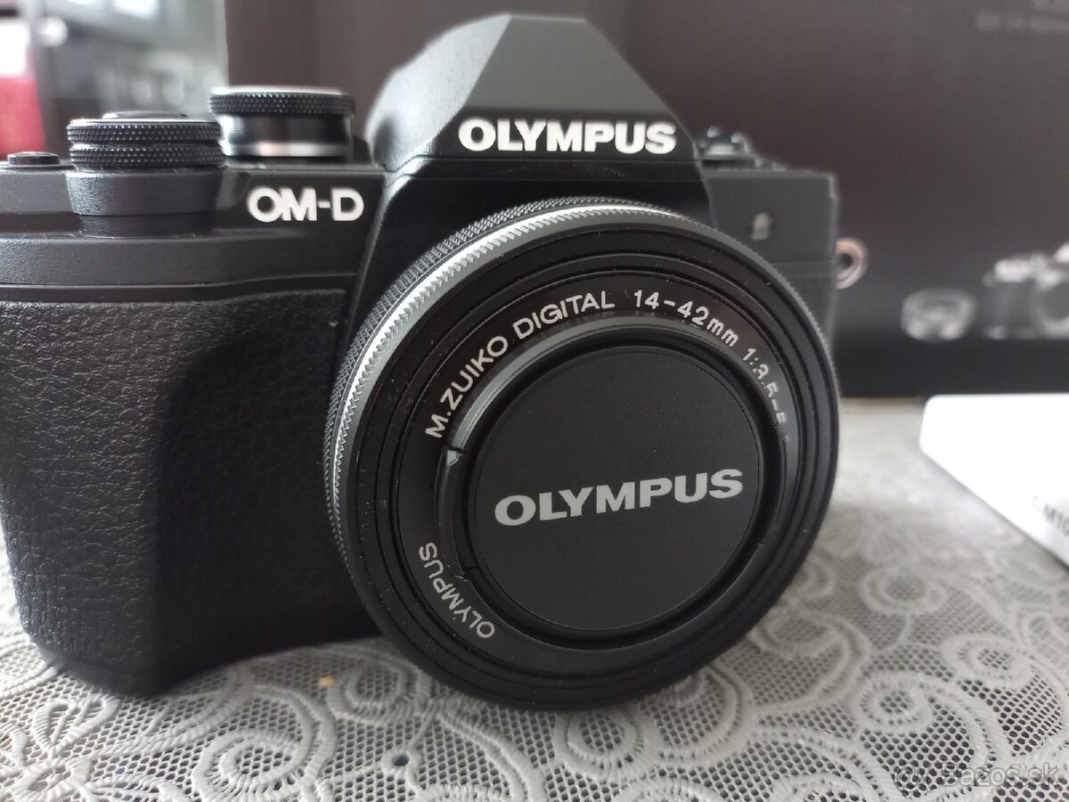 Olympus OM-D E-M10 III S + objektiv/objektivy