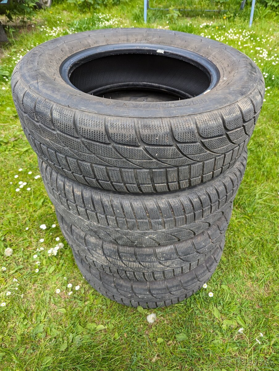 Predám zimnè pneu 205/70 R15