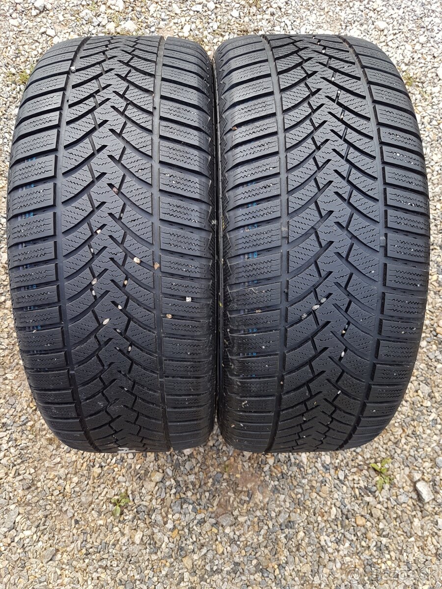 235/55 r17 zimné pneumatiky 2ks Semperit