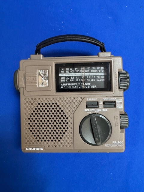 Prenosne radio GRUNDIG FR-200