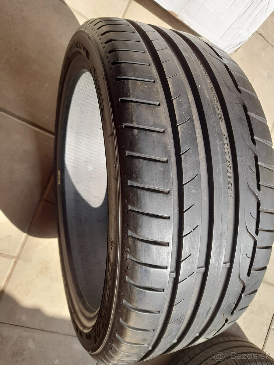 1x Dunlop 235/40ZR19 96Y