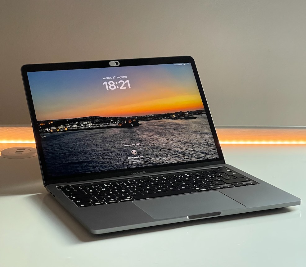 Apple MacBook Pro, 13" 2020, SK klávesnica